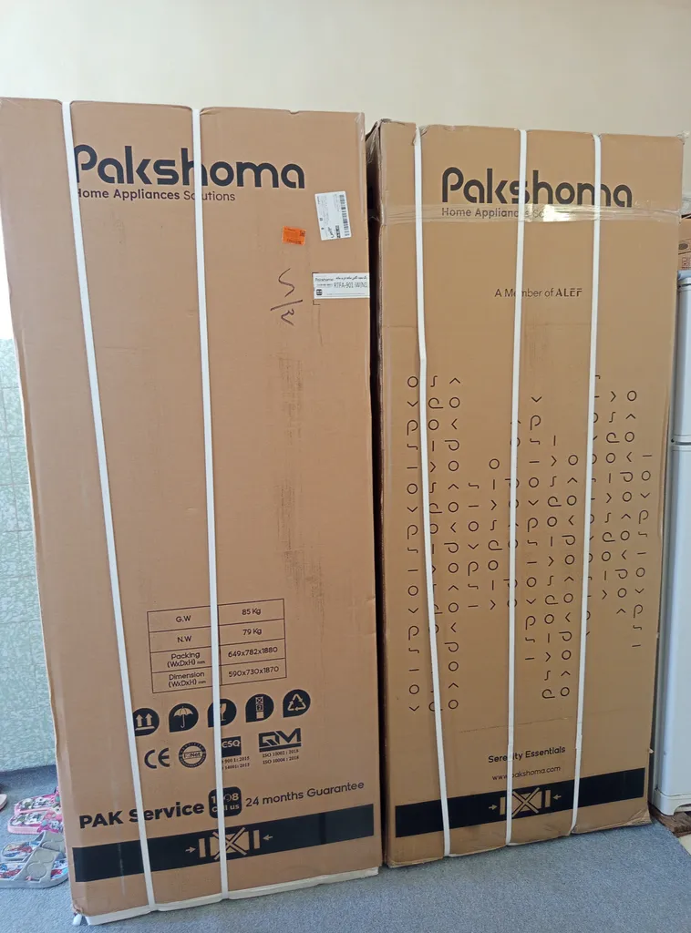 یخچال و فریزر دوقلو 40 فوت پاکشوما مدل RTRA-RTFA۹۰۱iW (N۲)، دارای نمایشگر و بدون برفک، با ارتفاع 187، پهنای 118 و عمق 73 سانتی‌متر، میزان مصرف انرژی A+، دارای 5 طبقه در یخچال و 4 کشو در فریزر، دارای سیستم نوفراست
